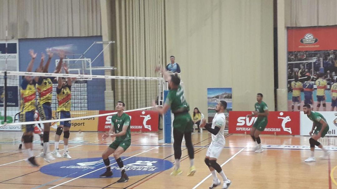 Voleibol: Ushuaïa gana, Unicaja sigue segundo Voleibol: Ushuaïa gana, Unicaja sigue segundo