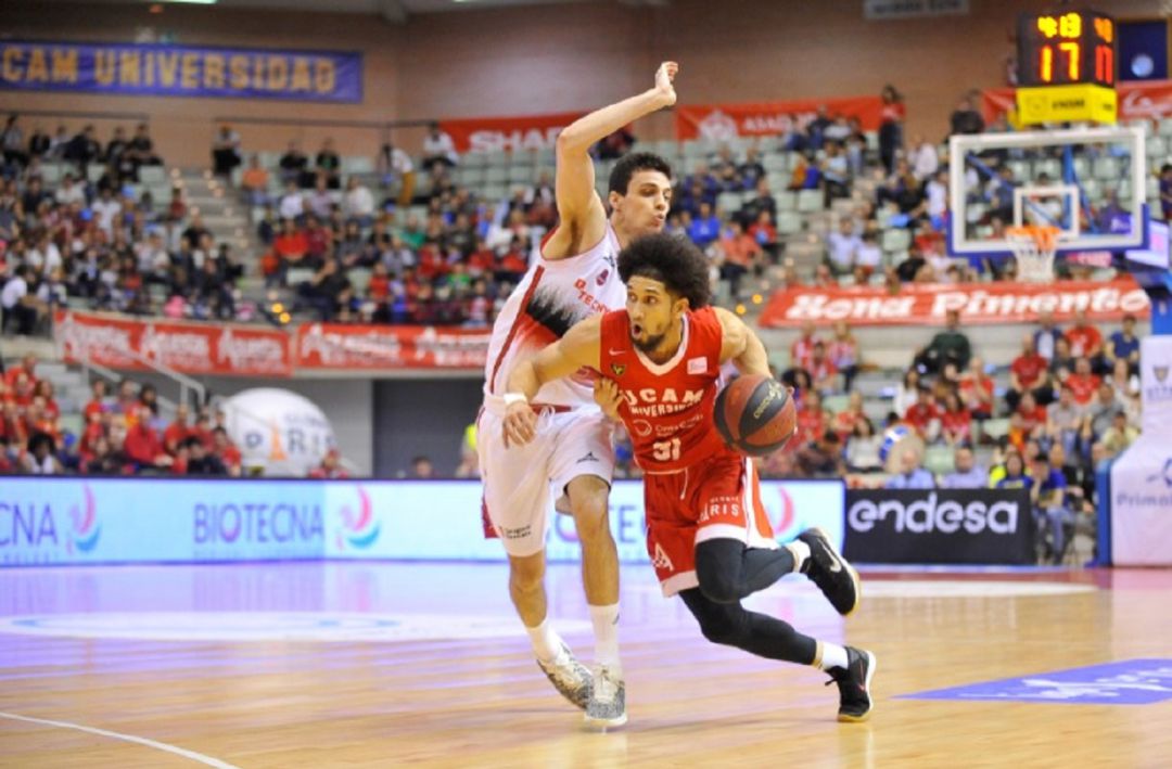 Booker durante el partido frente a Tecnyconta Zaragoza Booker durante el partido frente a Tecnyconta Zaragoza