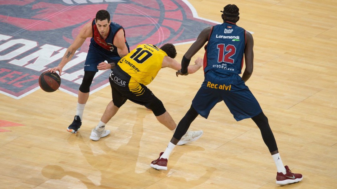 Baskonia rompe el partido en el tercer cuarto y se impone a Iberostar Tenerife (85-68)