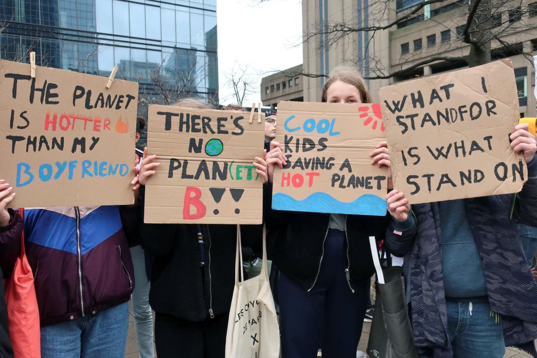 Cerca de 30.000 personas se han manifestado este viernes en Bruselas contra el cambio climático en el marco de las manifestaciones internacionales que se están celebrando en más de 1.800 ciudades del mundo por la convocatoria de Friday For Future. Cerca de 30.000 personas se han manifestado este viernes en Bruselas contra el cambio climático en el marco de las manifestaciones internacionales que se están celebrando en más de 1.800 ciudades del mundo por la convocatoria de Friday For Future.
