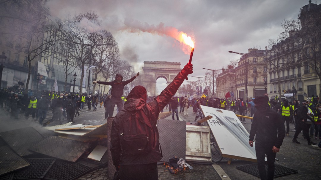 Francia se plantea prohibir las movilizaciones de los 'chalecos amarillos' en los barrios más afectados