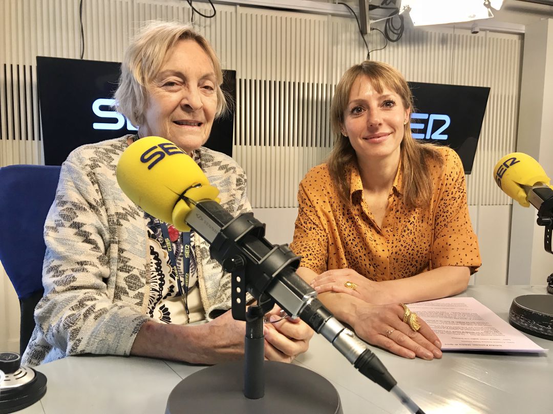 Soledad Puértolas junto a Macarena Berlín. Soledad Puértolas junto a Macarena Berlín.