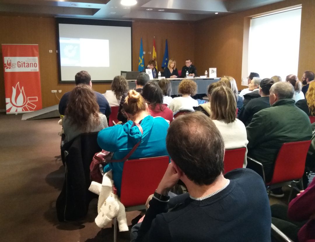 Presentación del Informe Anual 2018 "Discriminación y Comunidad Gitana", elaborado por la Fundación Secretariado Gitano. Palacio Conde Toreno de Oviedo. Presentación del Informe Anual 2018 "Discriminación y Comunidad Gitana", elaborado por la Fundación Secretariado Gitano. Palacio Conde Toreno de Oviedo.