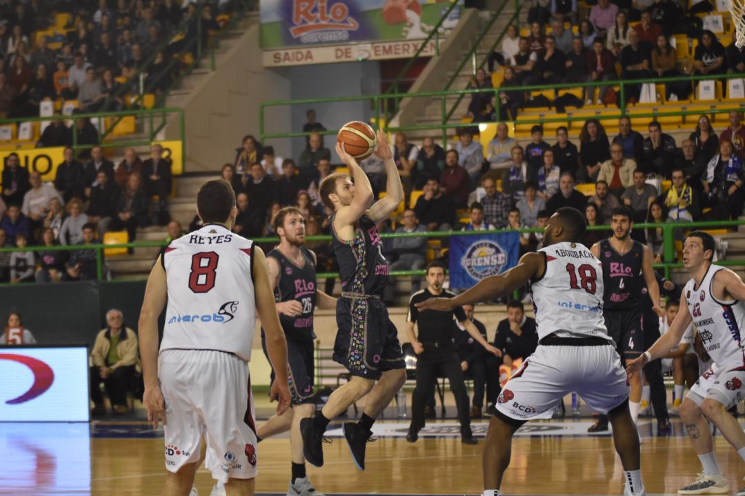 Undécima victoria del Club Ourense Baloncesto, esta vez frente a un rival directo en la clasificación como el Valladolid. Undécima victoria del Club Ourense Baloncesto, esta vez frente a un rival directo en la clasificación como el Valladolid.