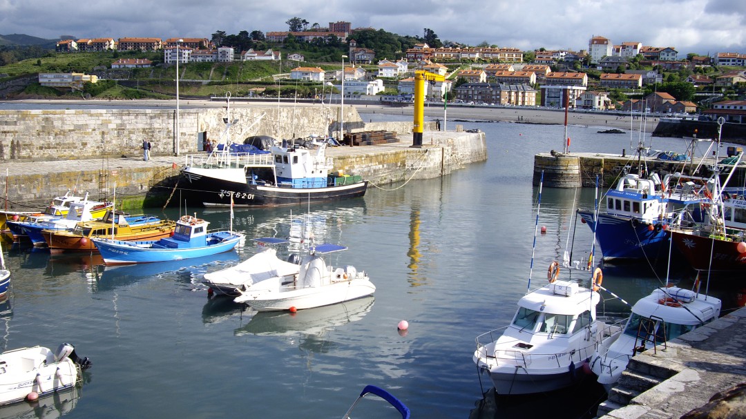 Aparece sin tripulantes un barco francés frente a la costa de Comillas