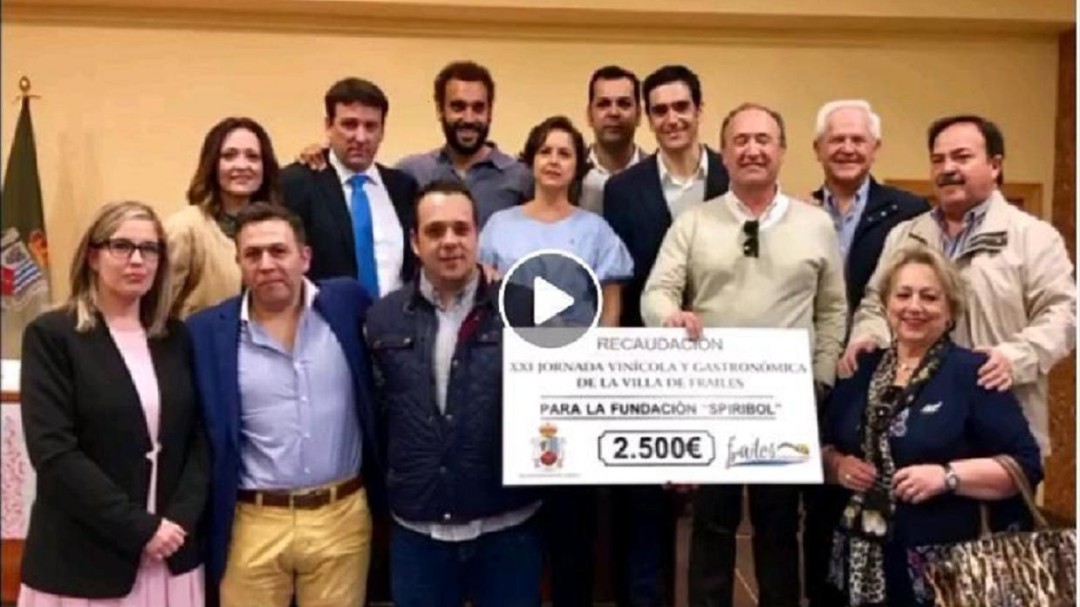 Spiriman entrega 2500 euros del Ayuntamiento de Frailes en la sede del PP de Granada