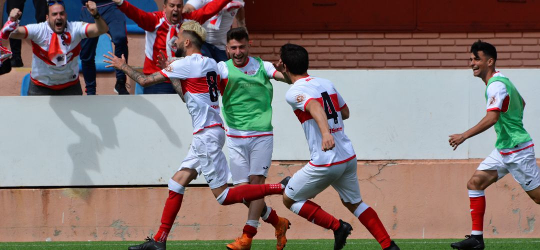 Los jugadores sanseros celebran la victoria Los jugadores sanseros celebran la victoria
