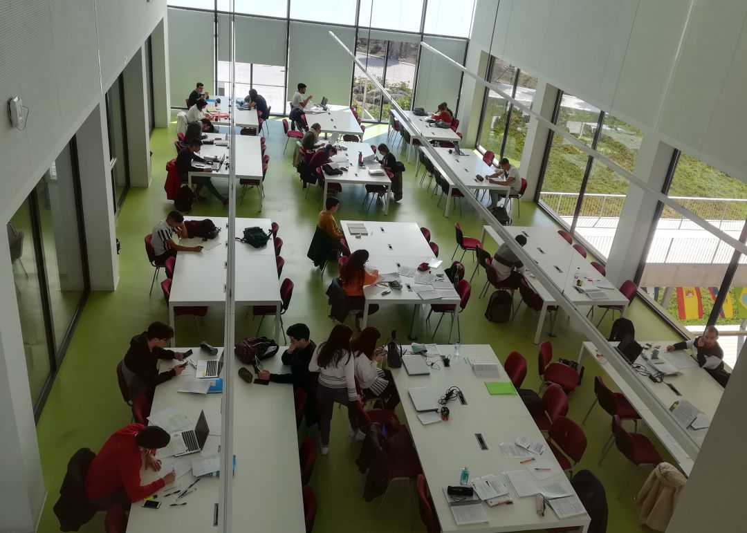 Estudiantes de la EPS. Estudiantes de la EPS.