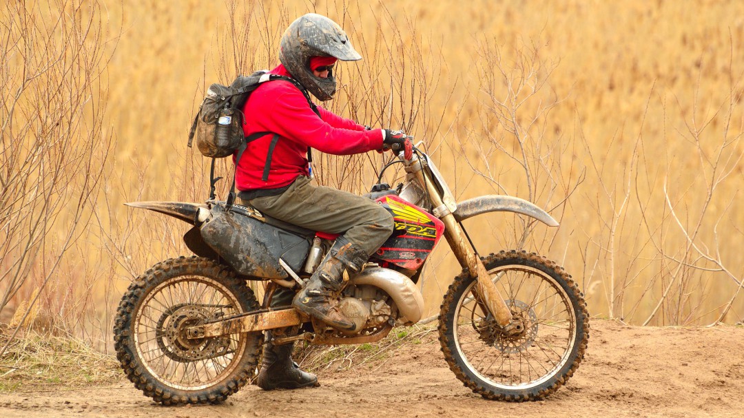 A debate el uso de motos de campo en los medios naturales