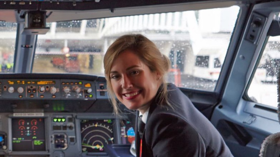 Laura Sáez, piloto de aviones: Estoy encantada. Me considero una privilegiada