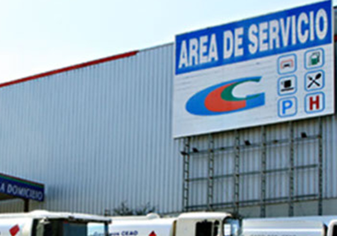 Tres encapuchados asaltan a un empresario en O Veral