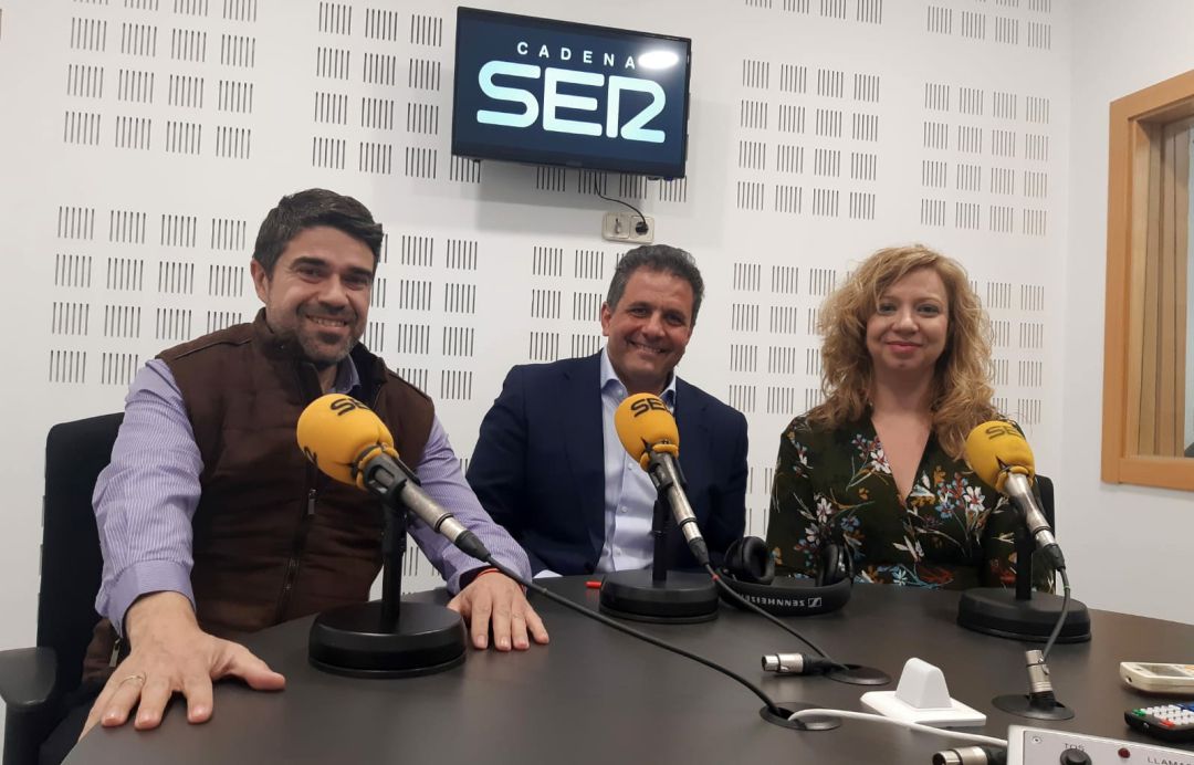 De izquierda a derecha, David Conde, candidato del PP en Valdemoro y portavoz municipal, Ramón Jurado, candidato del PSOE en Parla y Secretario General en Parla, y Chus Alonso, alcaldesa de Ciempozuelos y candidata a la reelección por Ahora Ciempozuelos De izquierda a derecha, David Conde, candidato del PP en Valdemoro y portavoz municipal, Ramón Jurado, candidato del PSOE en Parla y Secretario General en Parla, y Chus Alonso, alcaldesa de Ciempozuelos y candidata a la reelección por Ahora Ciempozuelos