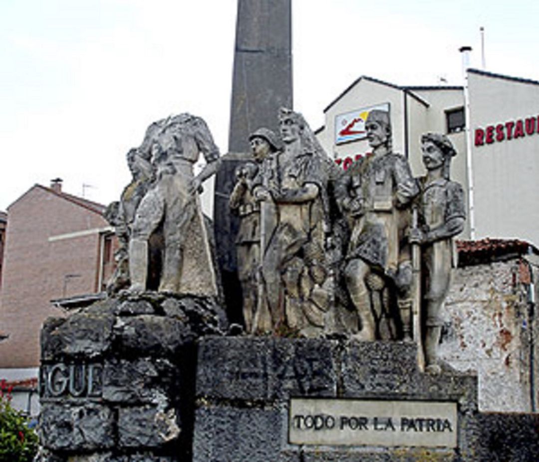 Aparece la cabeza de la estatua del general Yagüe once años después de su robo en San Leonardo Aparece la cabeza de la estatua del general Yagüe once años después de su robo en San Leonardo