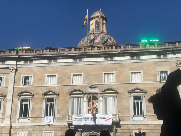 Los focos situados en la azotea del Palau de la Generalitat. Los focos situados en la azotea del Palau de la Generalitat.