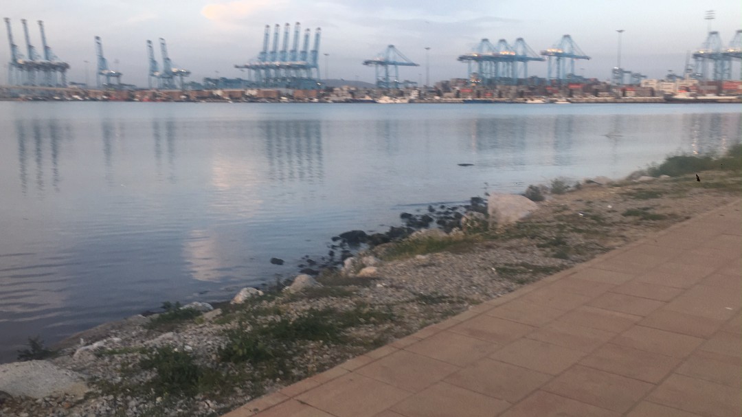 El Gran lago marítimo de la playa de Los Ladrillos