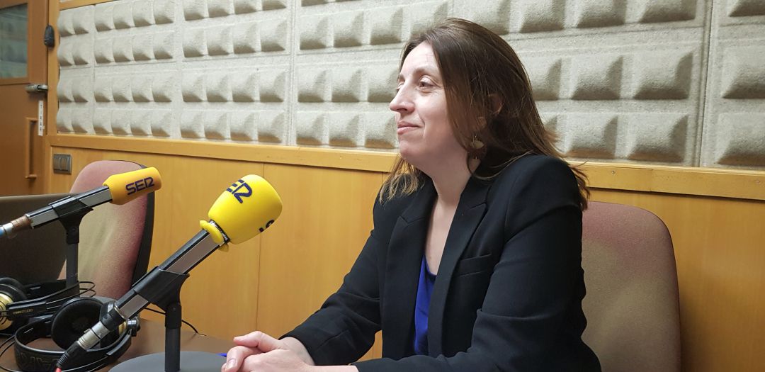 Lorena Gil en los estudios de Radio Asturias SER Lorena Gil en los estudios de Radio Asturias SER