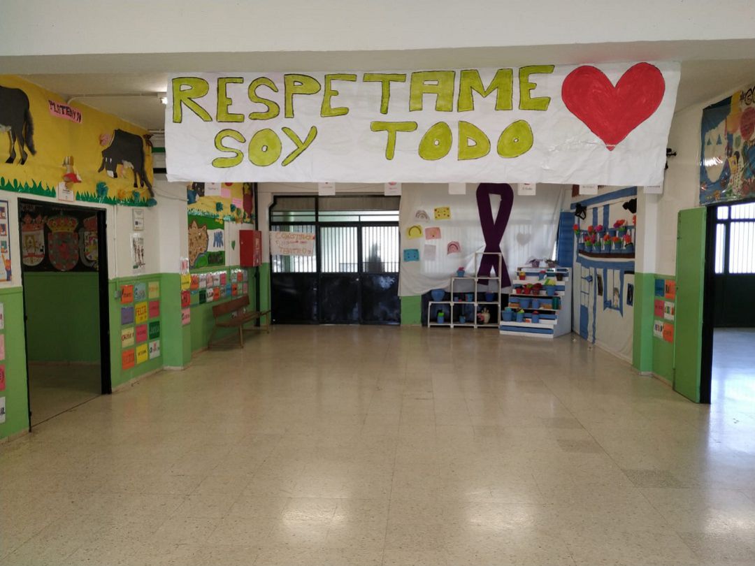 Colegio Duque de Rivas en el barrio de Las Palmeras Colegio Duque de Rivas en el barrio de Las Palmeras