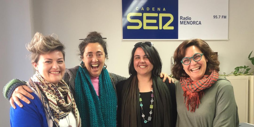 Leti Deyà, Malu Morro, Eva Pons, Montse Miquel y Mery Molina (que no está en la foto) han participado de esta tertulia de mujeres Leti Deyà, Malu Morro, Eva Pons, Montse Miquel y Mery Molina (que no está en la foto) han participado de esta tertulia de mujeres