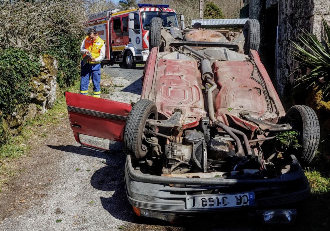 Heridos tras volcar el vehículo en el que viajaban