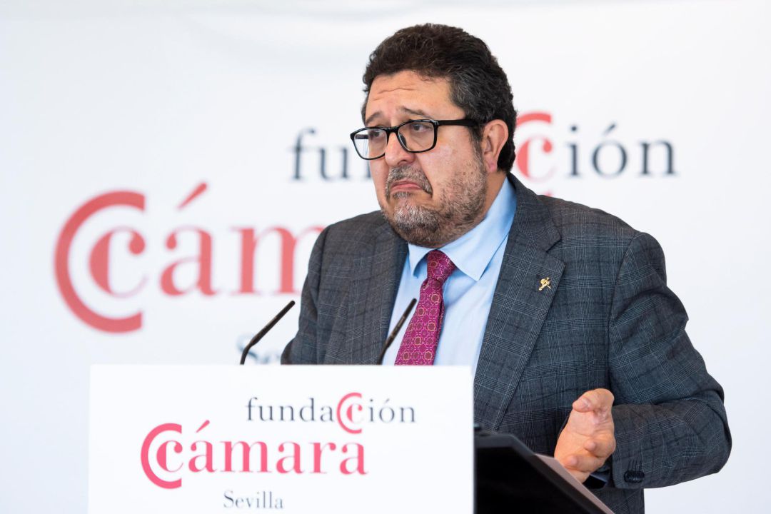 El presidente de Vox en el Parlamento de Andalucía, Francisco Serrano, durante una conferencia en el desayuno-coloquio “El techo de cristal de la mujer empresaria, trabajadora y autónoma del siglo XXI". El presidente de Vox en el Parlamento de Andalucía, Francisco Serrano, durante una conferencia en el desayuno-coloquio “El techo de cristal de la mujer empresaria, trabajadora y autónoma del siglo XXI".