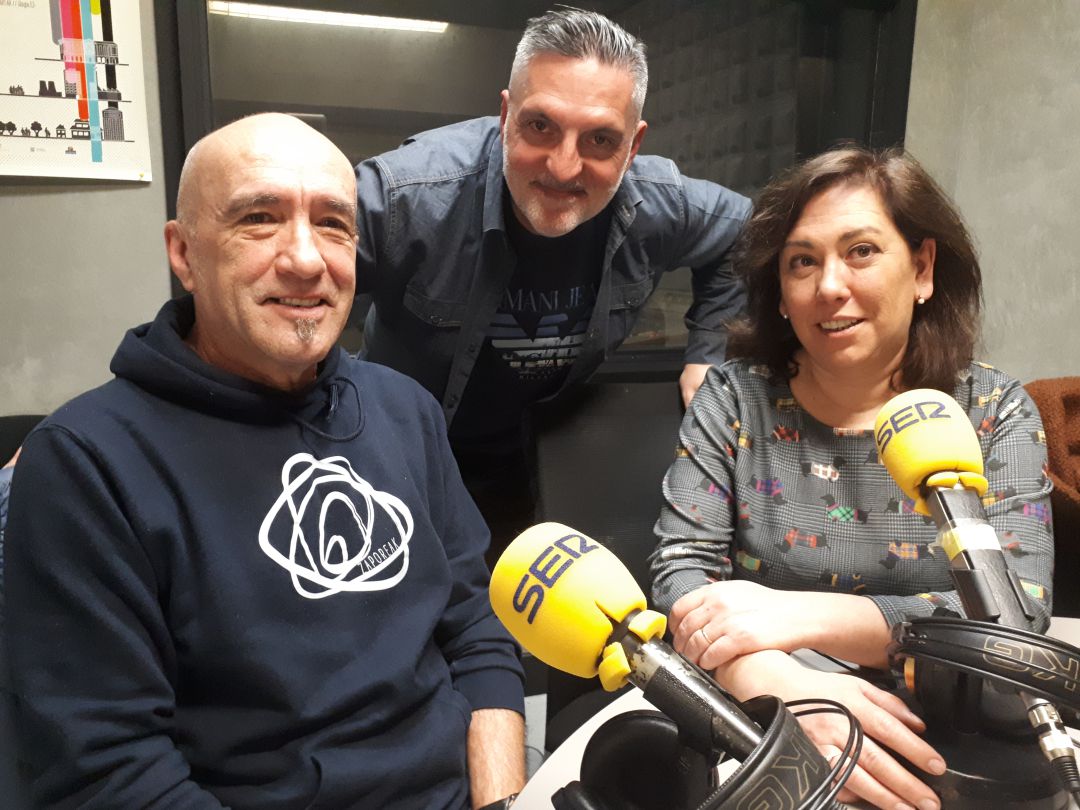 Efrén Flores, Juanma Cano y Mireia Alonso en los estudios de Radio Eibar Efrén Flores, Juanma Cano y Mireia Alonso en los estudios de Radio Eibar