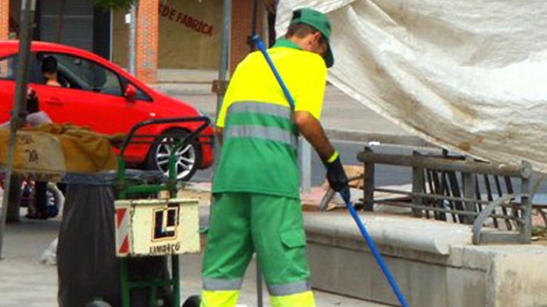 Los trabajadores del servicio de Limpieza del Ayuntamiento de Motril anuncian huelga para el 8 de Abril