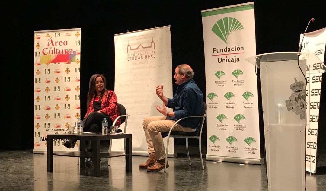 Los periodistas y escritores Isaías Lafuente y Nuria Varela Los periodistas y escritores Isaías Lafuente y Nuria Varela