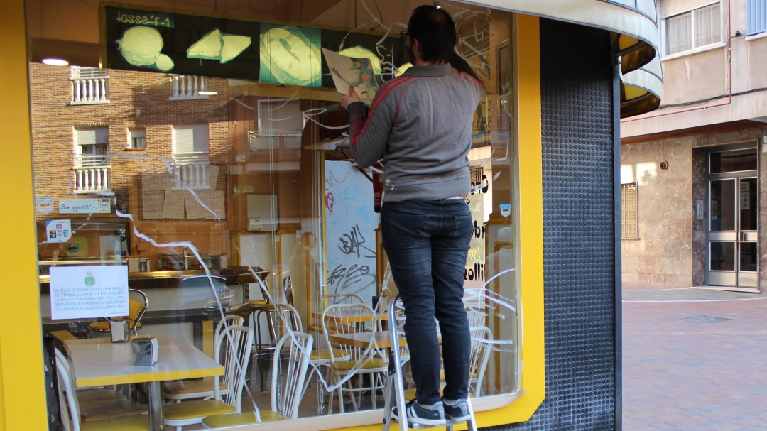 Así es CREA, la iniciativa artística para decorar los escaparates de Alcobendas