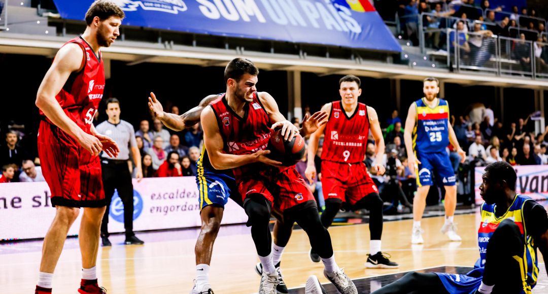 Alex Llorca captura un rebote en el último partido a domicilio de Montakit Fuenlabrada en Andorra. Alex Llorca captura un rebote en el último partido a domicilio de Montakit Fuenlabrada en Andorra.