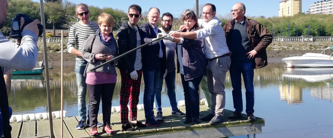 Visita del BNG a la ría de O Burgo Visita del BNG a la ría de O Burgo