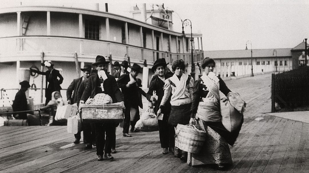 Los emigrantes fueron quienes sacaron el país adelante