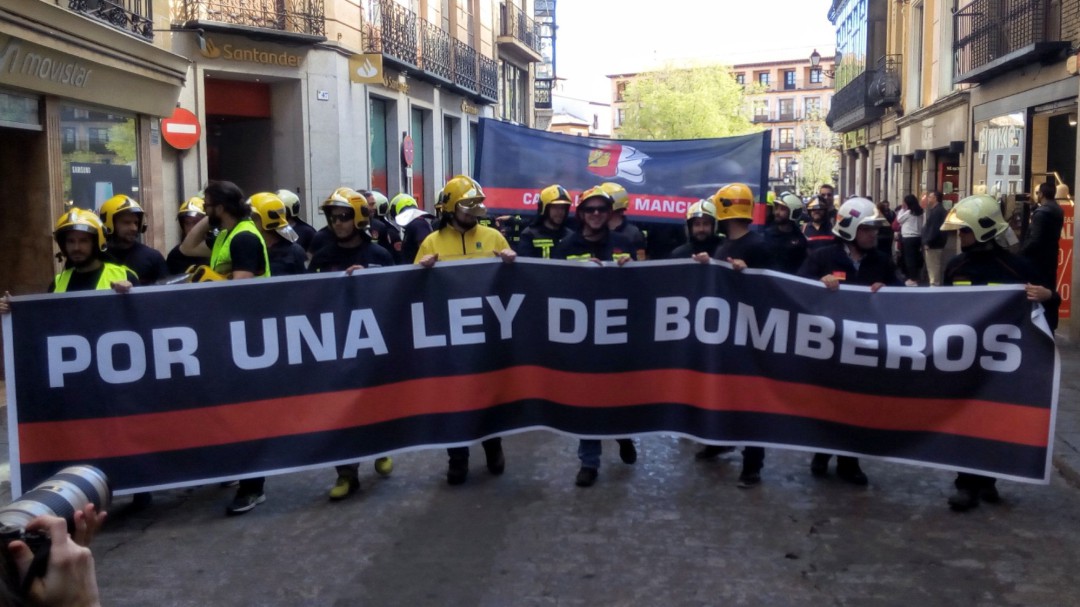 Los bomberos de Castilla-La Mancha piden una regulación para su actividad