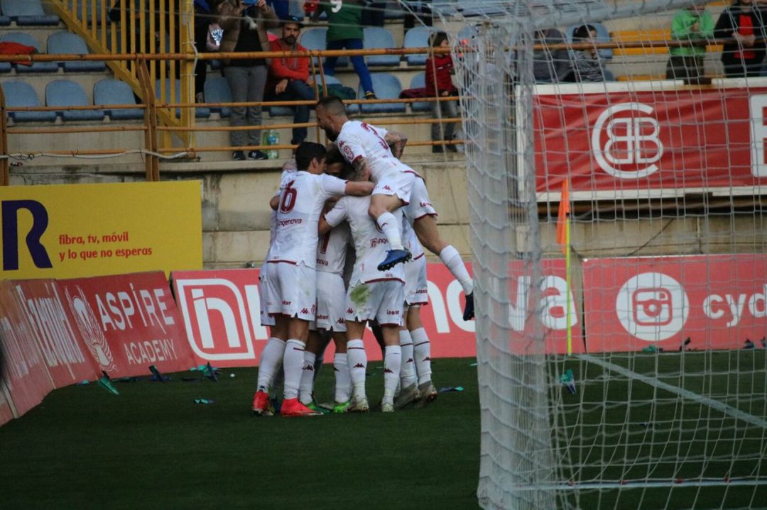 El gol de Señé desató la algarabía entre aficionados y jugadores El gol de Señé desató la algarabía entre aficionados y jugadores