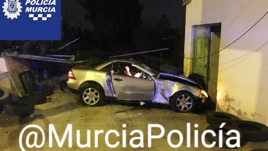 Detenida por conducir ebria y estrellarse contra una puerta en Monteagudo