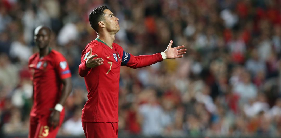 Cristiano Ronaldo, durante el partido ante Serbia Cristiano Ronaldo, durante el partido ante Serbia