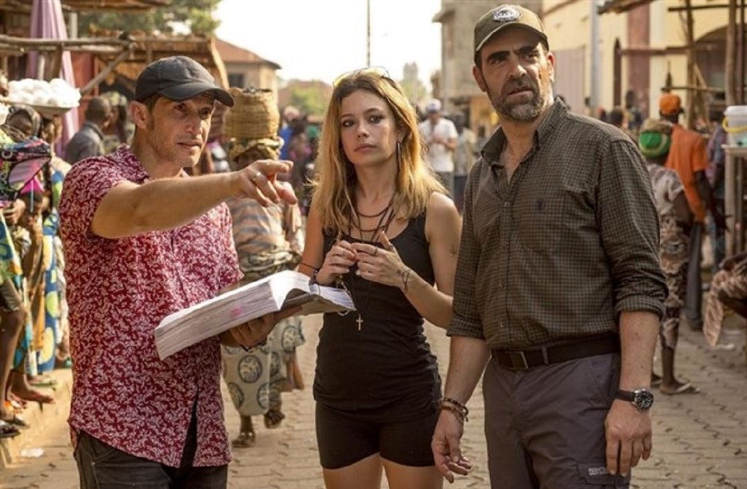Salvador Calvo dando instrucciones a Luis Tosar y Anna Castillo durante el rodaje de Un mundo prohibido Salvador Calvo dando instrucciones a Luis Tosar y Anna Castillo durante el rodaje de Un mundo prohibido