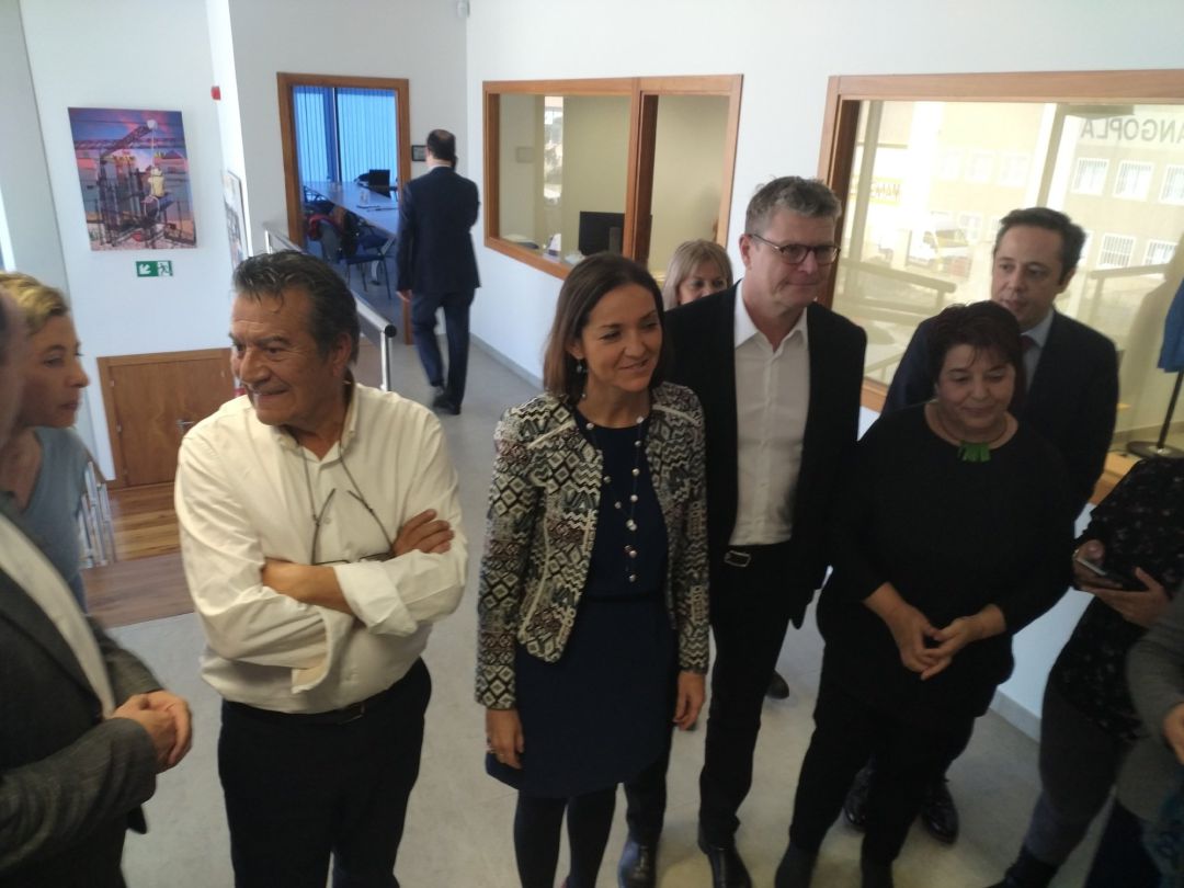 Maroto reafirma el compromiso del Gobierno de llevar fibra óptica a todos los polígonos industriales del Sepes
Maroto en la visita a la empresa segoviana
Maroto reafirma el compromiso del Gobierno de llevar fibra óptica a todos los polígonos industriales del Sepes
Maroto en la visita a la empresa segoviana