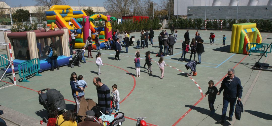 Los vecinos disfrutan de la fiesta del municipio Los vecinos disfrutan de la fiesta del municipio