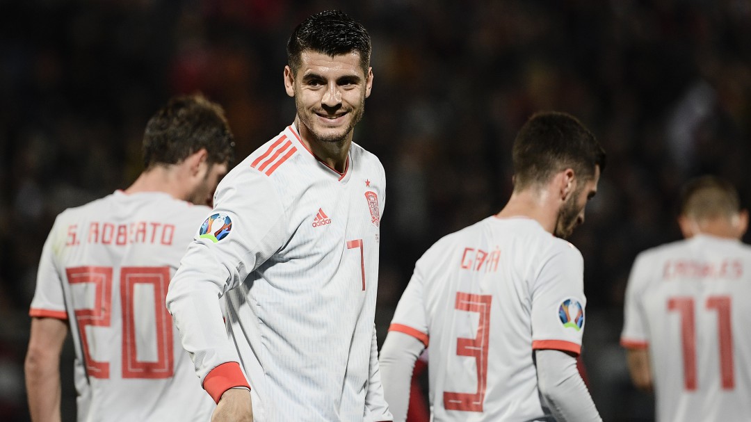 Álvaro Morata solventa un partido cómodo para España