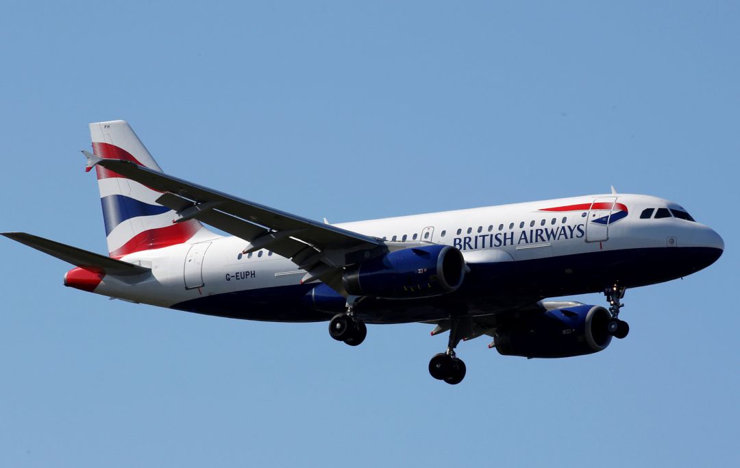 El avión acaba en en Edimburgo en vez de en Alemania, donde estaba previsto. El avión acaba en en Edimburgo en vez de en Alemania, donde estaba previsto.