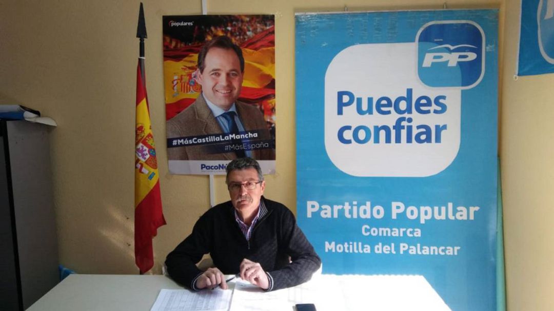 Jesús Ángel Gómez en la sede del PP de Motilla. Jesús Ángel Gómez en la sede del PP de Motilla.