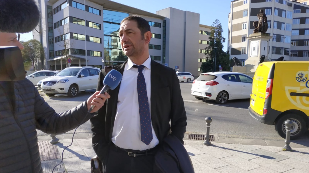 Padre e hijo aceptan dos años de prisión