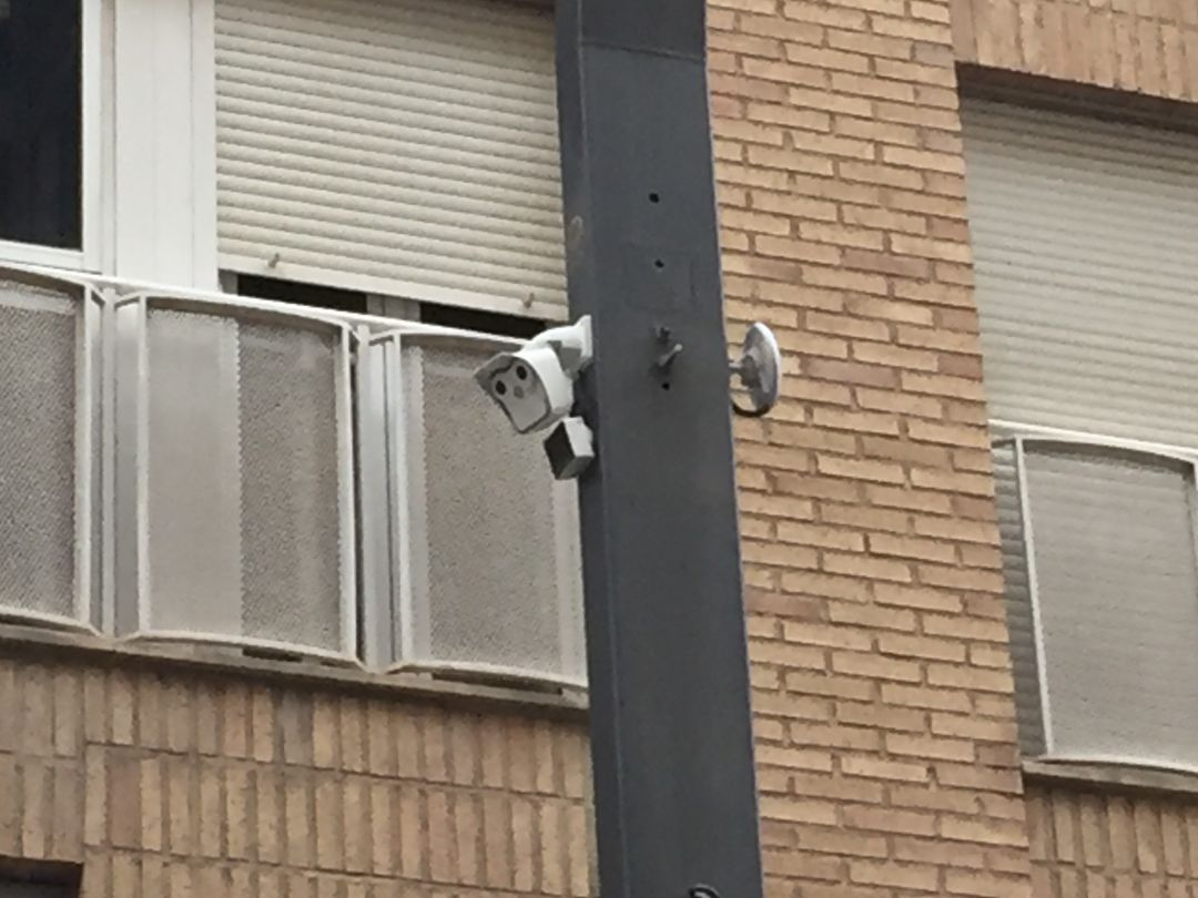 Instalan cámaras de vigilancia en la Avenida Juan Carlos I de Lorca Instalan cámaras de vigilancia en la Avenida Juan Carlos I de Lorca