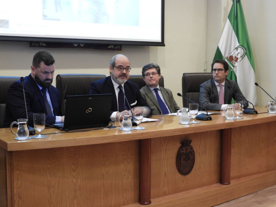 Imagen de la mesa redonda celebrada este lunes por el Consejo de Cofradías en relación al tema de la protección de datos en las hermandades Imagen de la mesa redonda celebrada este lunes por el Consejo de Cofradías en relación al tema de la protección de datos en las hermandades