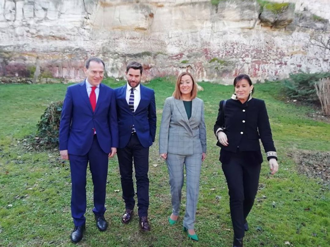 Dirigentes del PSOE tras la comparecencia de prensa junto a la zona de muralla medieval de Zamora en la que se produjeron los desprendimientos Dirigentes del PSOE tras la comparecencia de prensa junto a la zona de muralla medieval de Zamora en la que se produjeron los desprendimientos