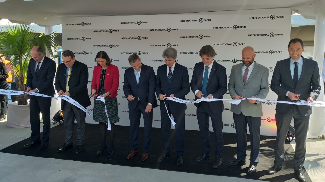 Reyes Maroto y Ángel Garrido asisten a la inauguración de International Paper
