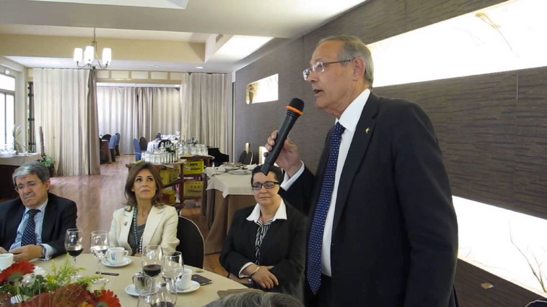 Ángel Galán durante una presentación de su libro Ángel Galán durante una presentación de su libro