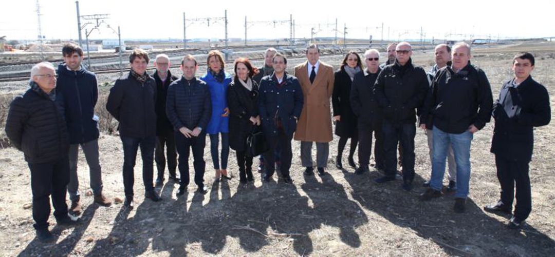Hace un año Ayuntamiento y empresarios del polígono Cobo Calleja demandaban un apeadero de Renfe en la zona. Hace un año Ayuntamiento y empresarios del polígono Cobo Calleja demandaban un apeadero de Renfe en la zona.