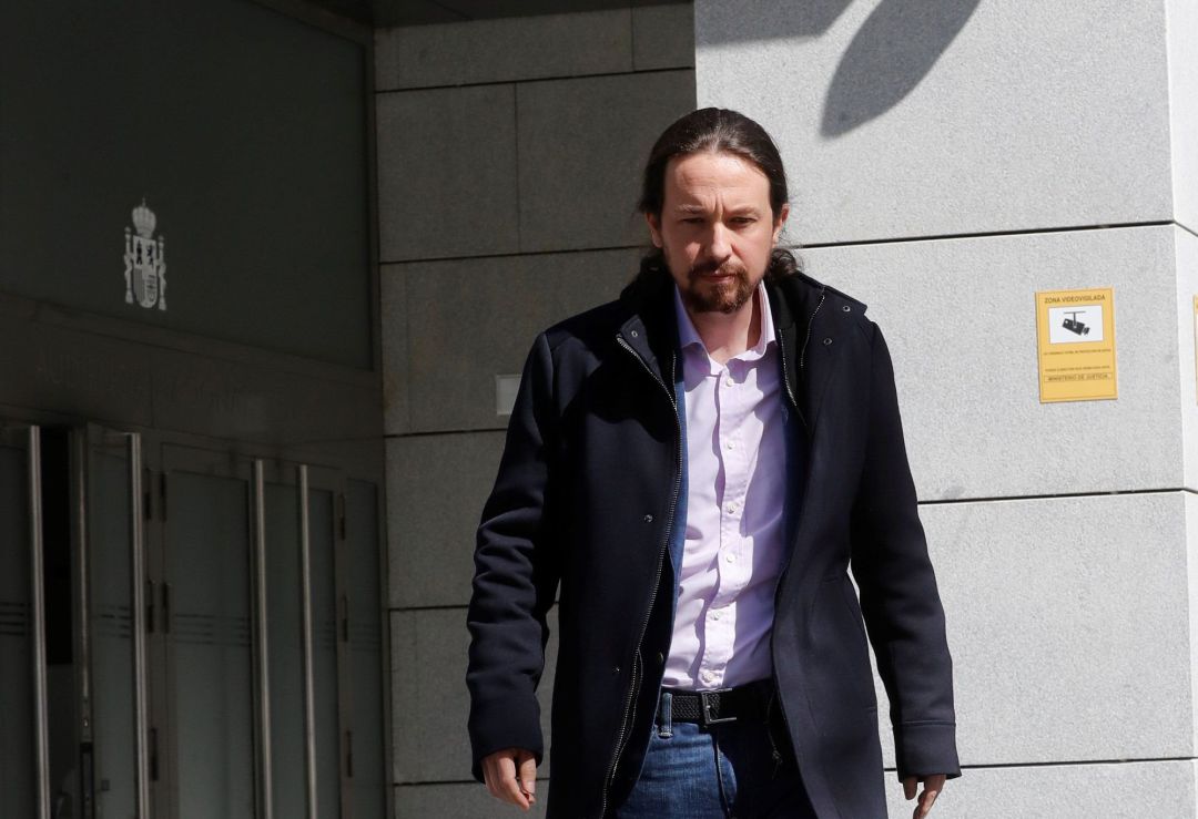 El líder de Podemos, Pablo Iglesias, a su salida este miércoles de la Audiencia Nacional donde se ha personado como perjudicado en el caso Villarejo El líder de Podemos, Pablo Iglesias, a su salida este miércoles de la Audiencia Nacional donde se ha personado como perjudicado en el caso Villarejo