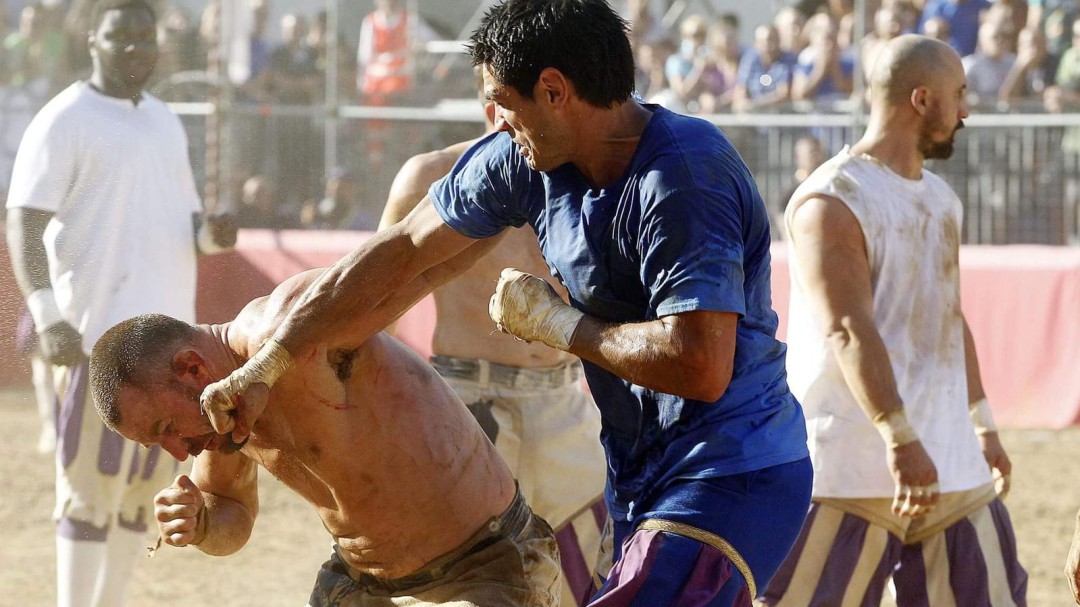 Calcio fiorentino, violencia e historia